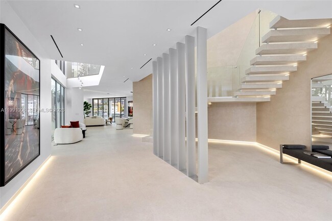 Building Photo - 503 Palm Dr