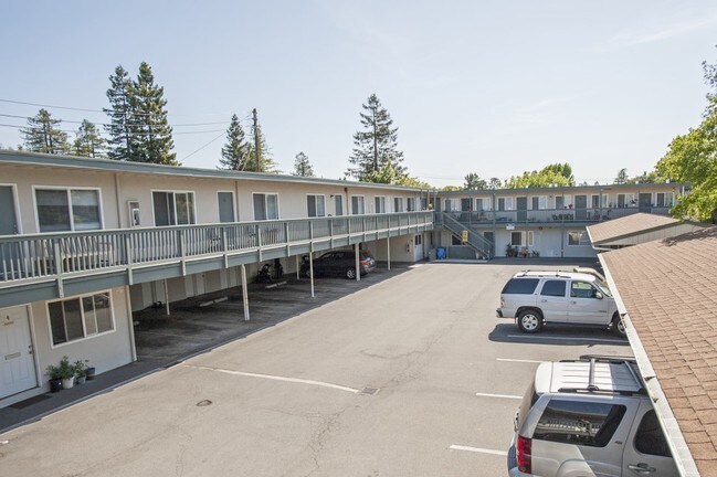 Building Photo - 515 S E St