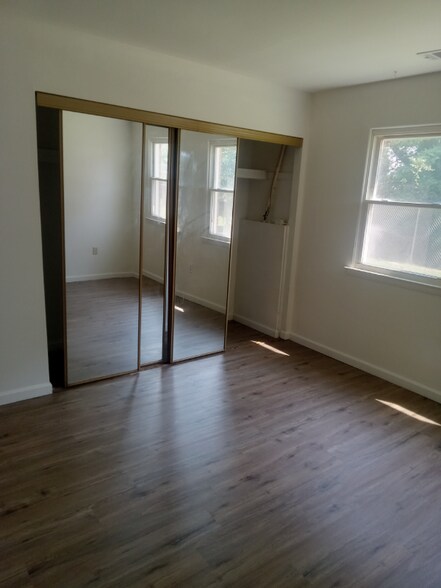 Building Photo - 1001 White Oak Rd