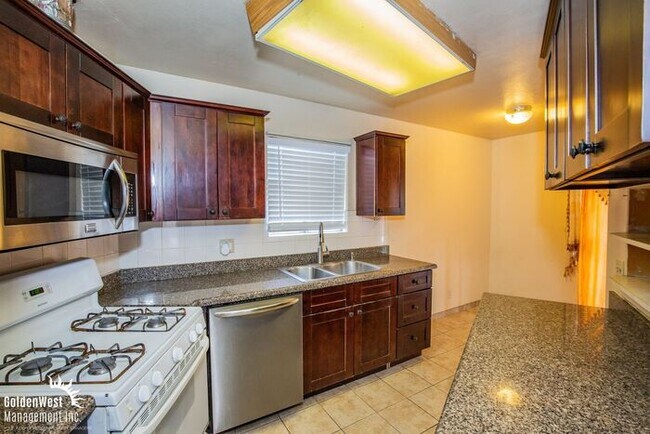 Building Photo - Comfortable 4Bdm 2Ba Home with Fenced Front Yard in Las Vegas!