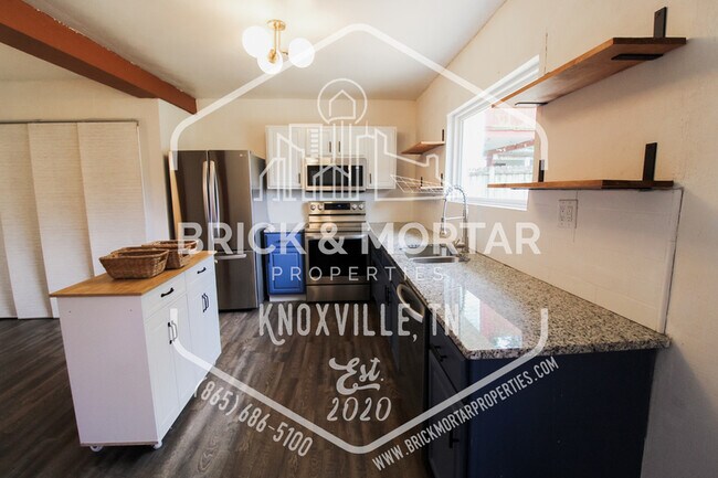 Building Photo - 427 E Caldwell Ave