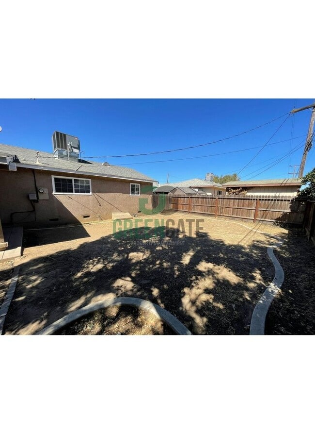 Building Photo - BEAUTIFUL 3 BEDROOM 2 BATH HOME MOVE IN RE...