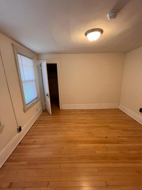 Building Photo - 133 E Gorham St