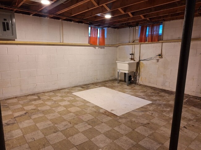 Building Photo - 3 bedroom home in Southfield with sprawlin...