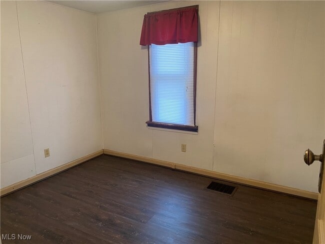 Building Photo - 103 Wallace St