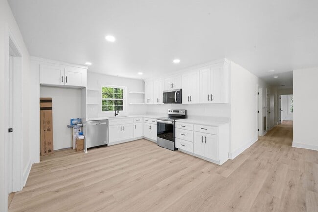 Building Photo - Remodeled 3 bd 2 ba rental in Southside!!