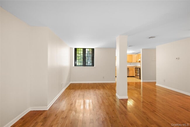 Building Photo - 320 Chateau Rive
