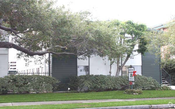 Building Photo - 322 Burchett St