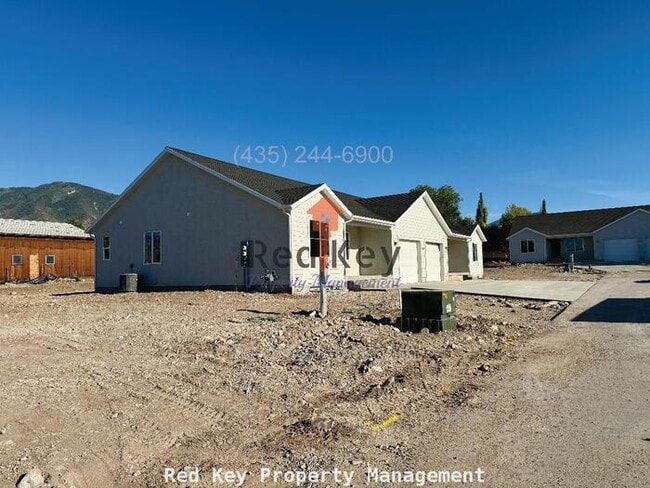 Building Photo - 600 N Duplex NEW