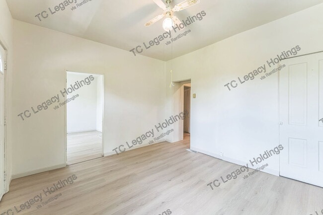 Building Photo - 907 Floral Ave