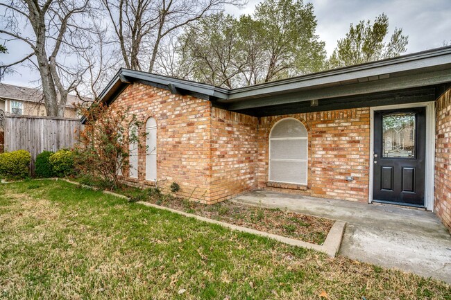 Building Photo - Easy Access To Major Highways!