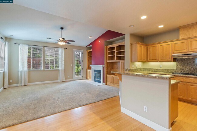 Building Photo - 350 Caroni St