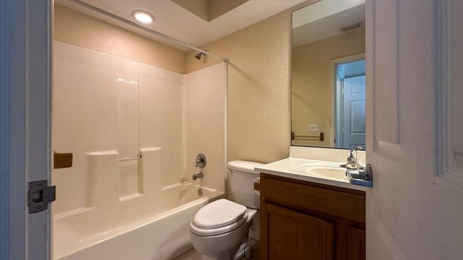 Building Photo - 6944 Rosemont Dr