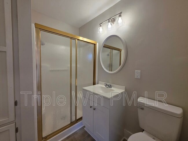 Building Photo - 202 Rosemary Ln