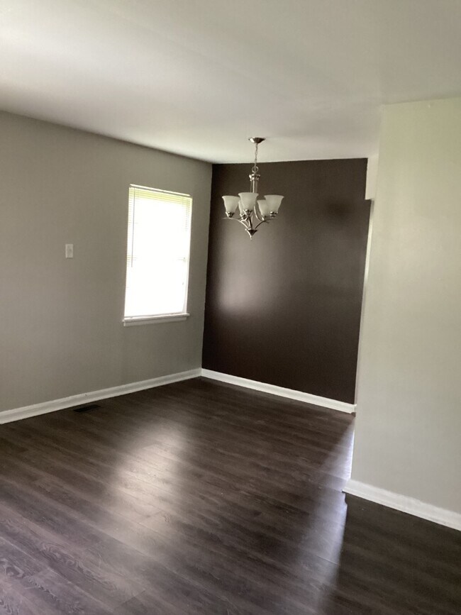 Building Photo - 2408 Whitesburg Dr