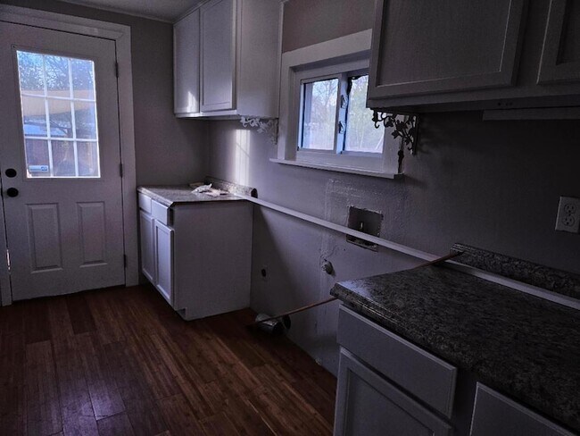 Building Photo - 110 Lexington Rd