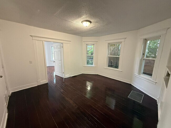 Building Photo - 122-124 Shultas Pl