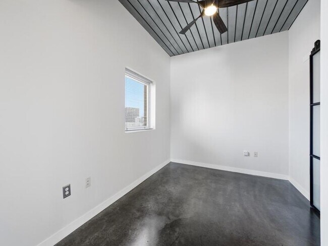 Building Photo - 620 Glen Iris Dr NE