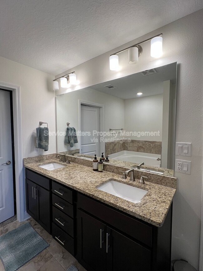 Building Photo - 4527 Plowman Ln