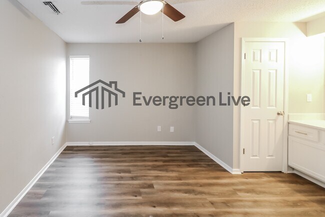 Building Photo - 1413 Sunrise Dr