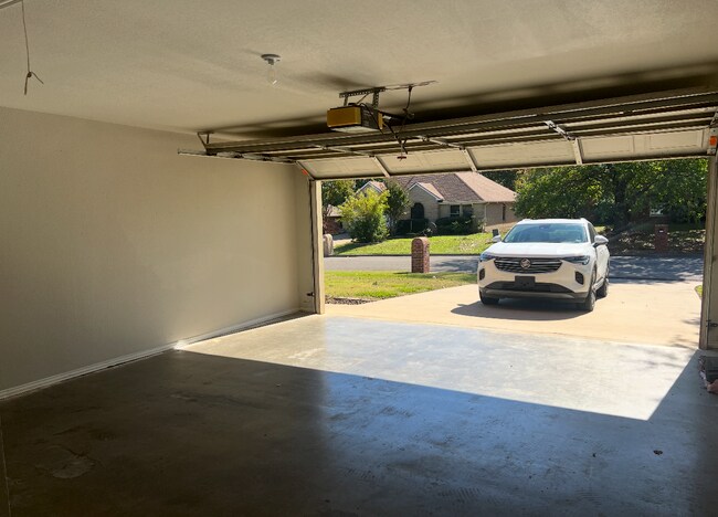 Building Photo - 2524 Coffey Dr