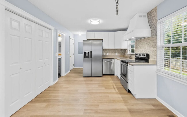 Building Photo - 7610 Sarah Dr