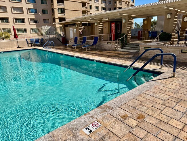 Building Photo - Amazing 2 Bedroom/2 Bath Condo!  Top Level Corner Unit with Spectacular Amenities!