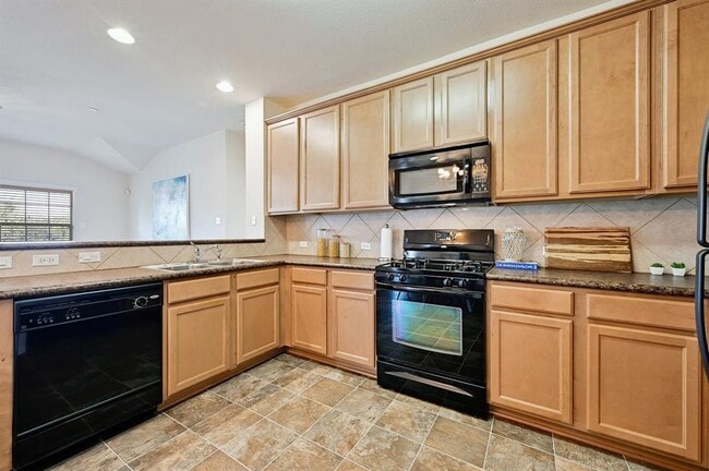 Building Photo - 9201 Brodie Ln