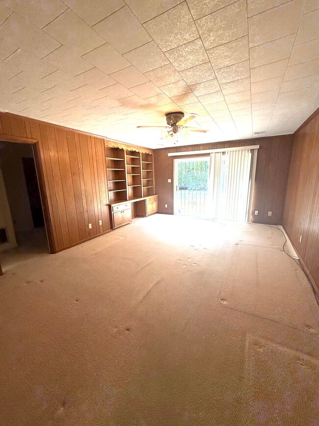 Building Photo - ** 2 Bed 2 Bath located by Trenholm State ** Call 334-366-9198 to schedule a self tour