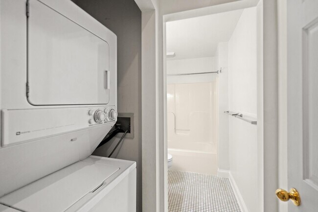 Building Photo - 734 Garrard St