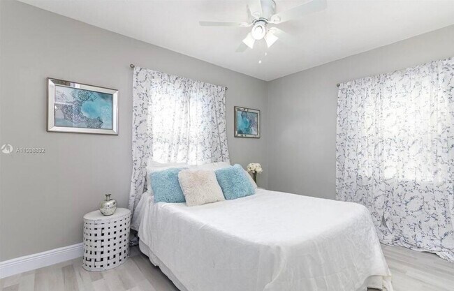 Building Photo - 221 C St