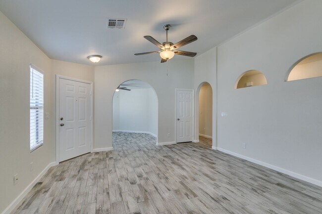 Building Photo - Beautiful 3 bedroom home near South Summerlin!