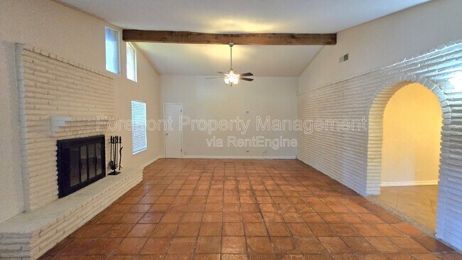 Building Photo - 7609 Linkside St