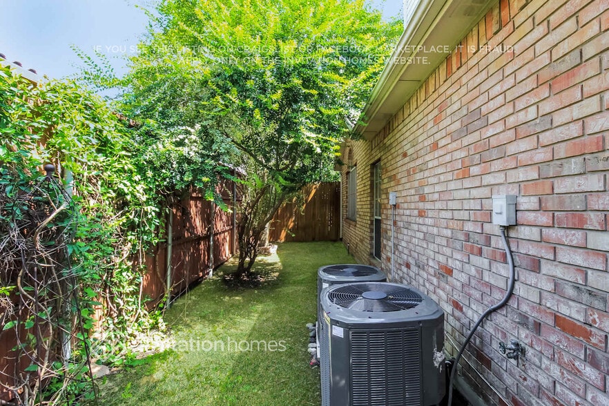 Building Photo - 18749 Vista Del Sol