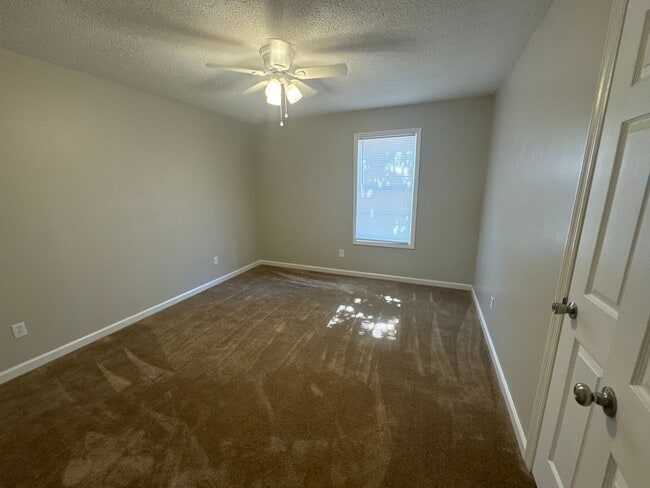 Building Photo - Four Bedroom, Two Bath Home, Just Off Tobacco Rd!