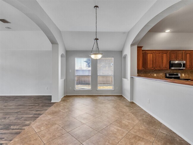 Building Photo - 5643 Walnut Glen Ln