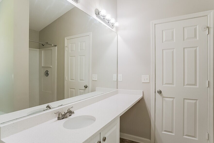 Building Photo - 6726 Brookfield Way