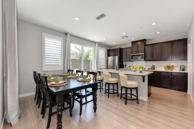 Building Photo - Gorgeous 4 Bedroom Patio Home in Rocklin