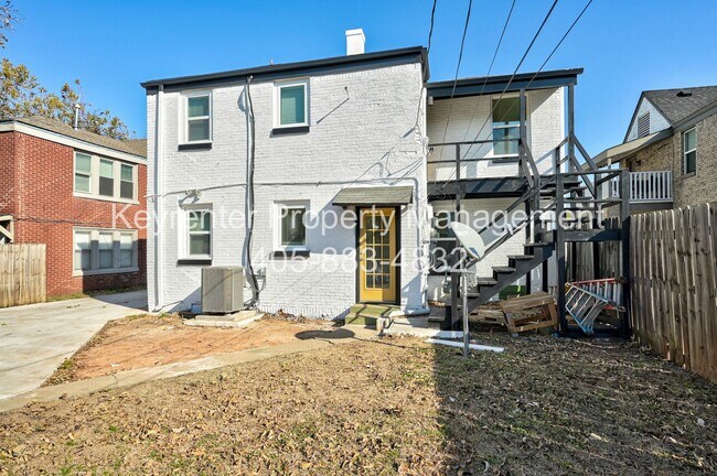 Building Photo - N Gatewood Ave Duplex