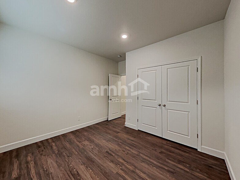 Building Photo - 1905 Viaggio Ave