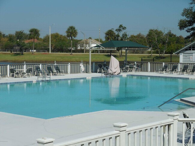 Building Photo - 2024 Hovington Cir W