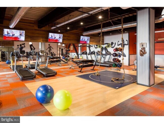 Building Photo - 1900-24 Arch St