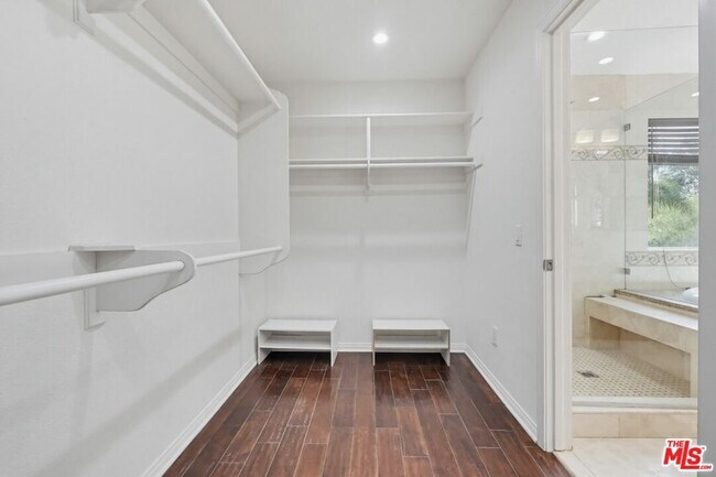 Building Photo - 5187 Knollwood Way