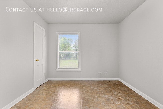 Building Photo - 3616 Live Oak Ave