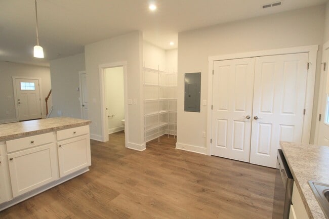 Building Photo - Lease assignment