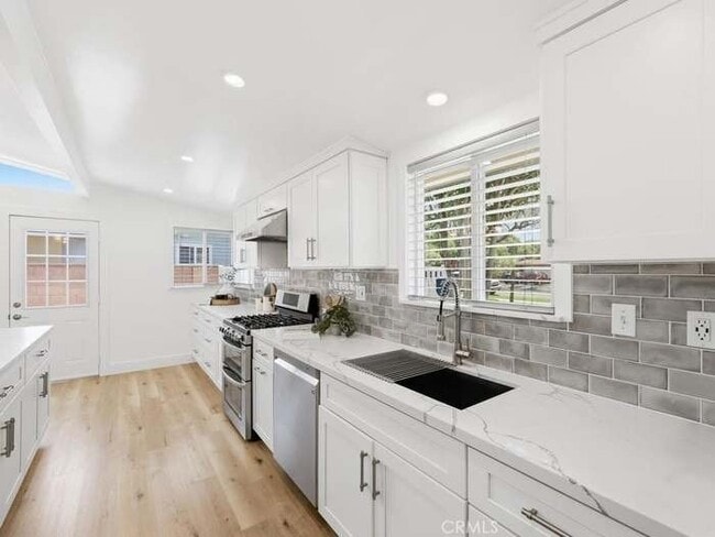 Building Photo - 1509 W Santa Clara Ave