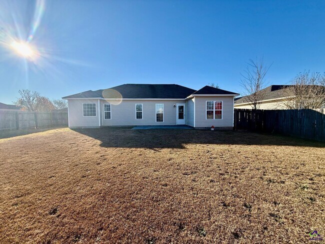 Building Photo - 105 Selena Ct