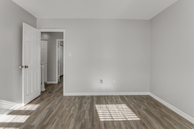 Building Photo - Charming 2BR Condo in Glen Burnie