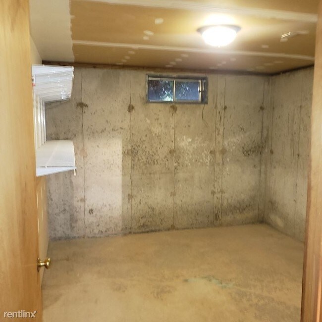 Building Photo - 794 Oronoke Rd