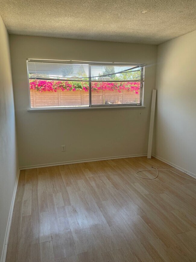 Building Photo - 10036 Casaba Ave